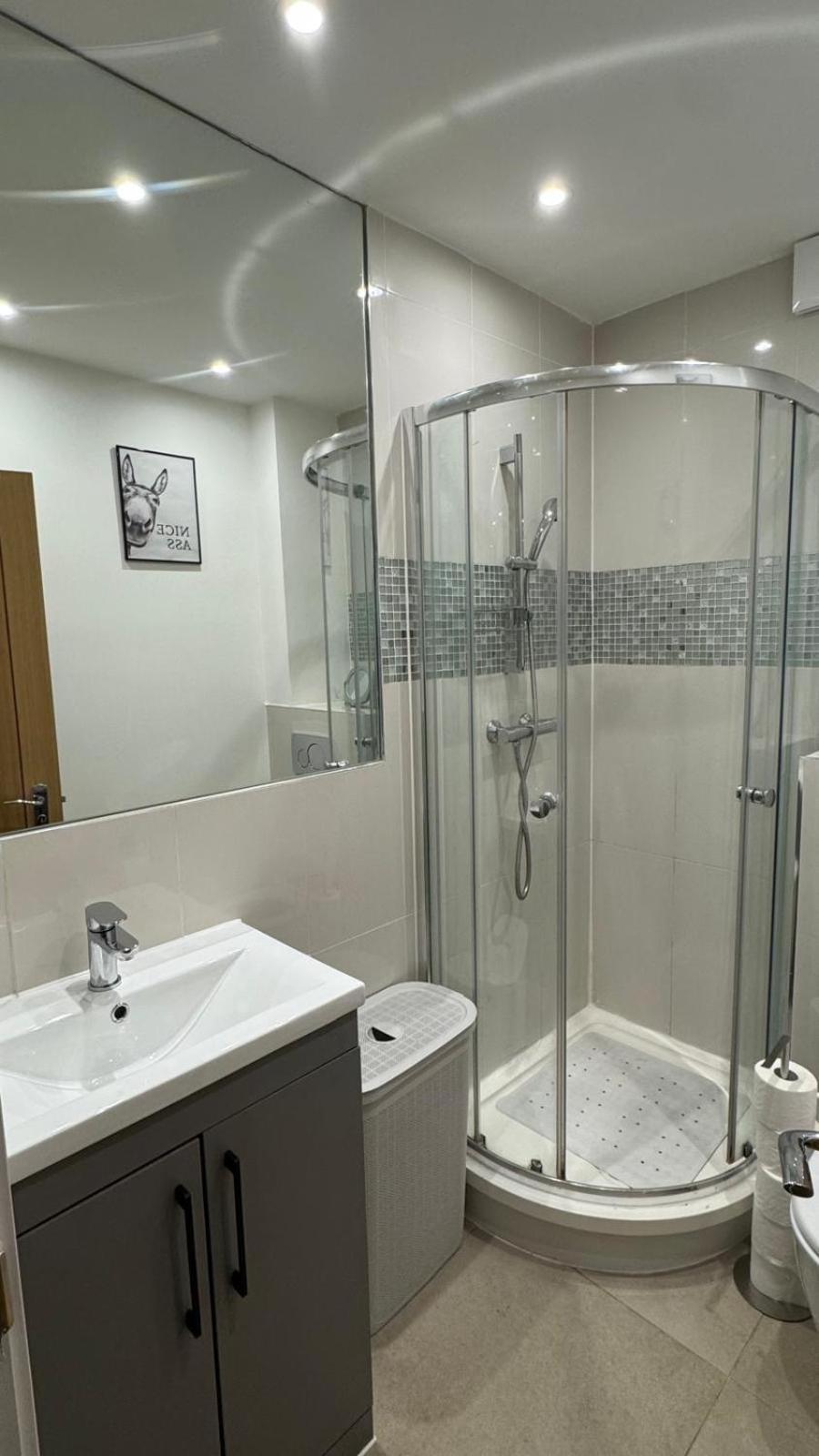 Central Apartment Лондон Экстерьер фото